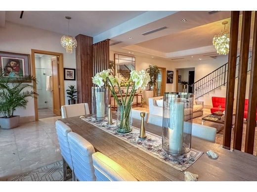 호화 저택 / Juan Díaz, Distrito de Antón