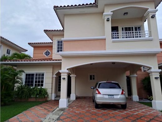 Luxus-Haus in Juan Díaz, Distrito de Antón