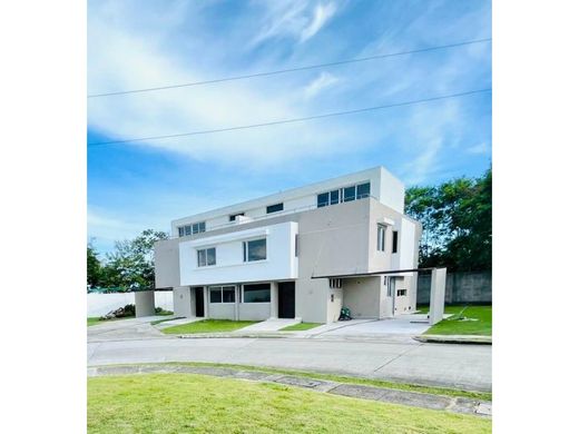 Luxus-Haus in Juan Díaz, Distrito de Antón