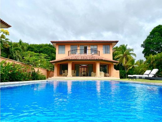 Luxury home in Farallón, Distrito de La Pintada