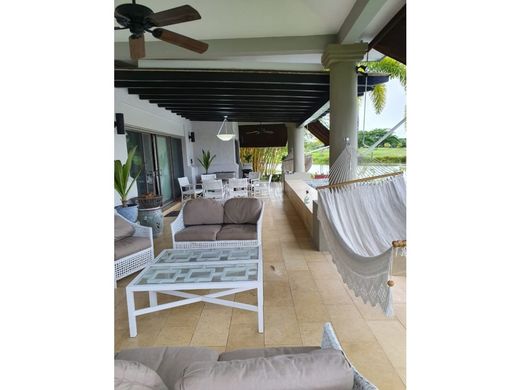 Lüks ev Antón, Distrito de Antón