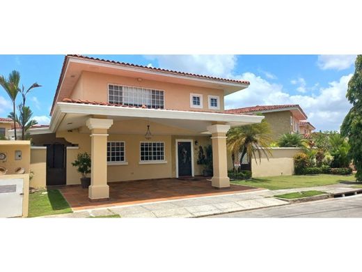 Casa de lujo en San Miguelito, Distrito San Miguelito