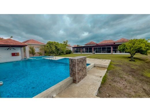 Luxury home in Farallón, Distrito de La Pintada