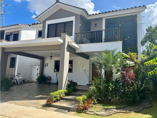 Casa de lujo en San Miguelito, Distrito San Miguelito