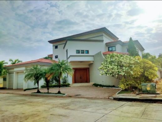 호화 저택 / Juan Díaz, Distrito de Antón