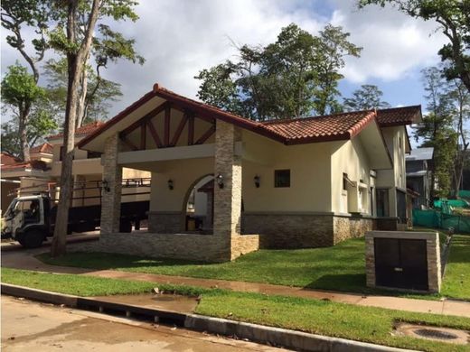 Luxus-Haus in Albrook, Distrito de Panamá