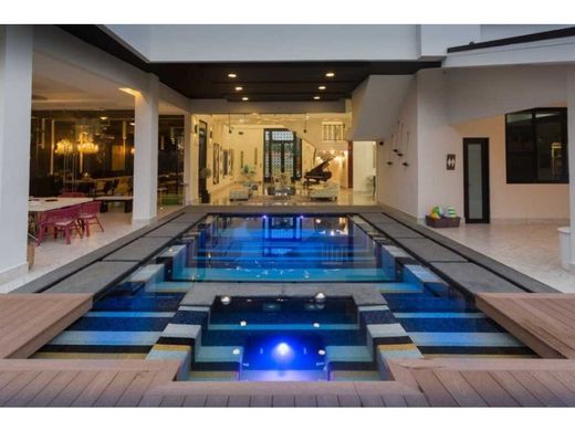 Luxury home for rent per month in Juan Díaz