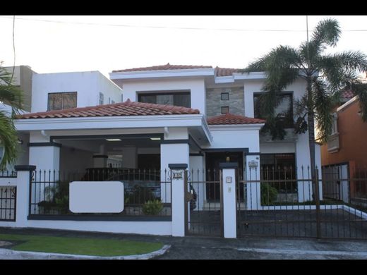 Casa de lujo en San Miguelito, Distrito San Miguelito