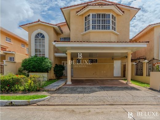 Luxury home in Albrook, Distrito de Panamá