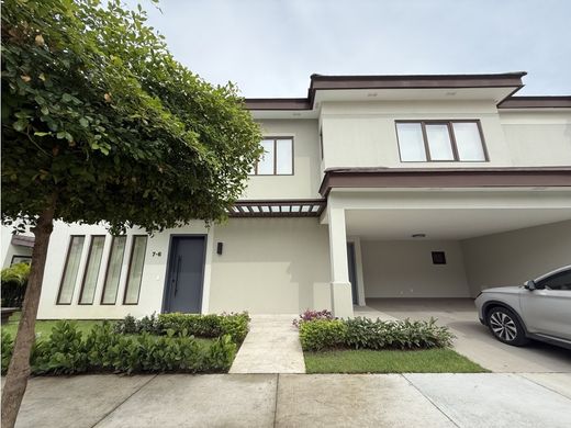 Casa de luxo - Juan Díaz, Distrito de Antón