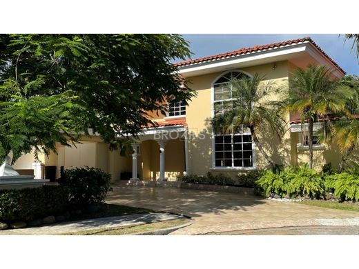 호화 저택 / Juan Díaz, Distrito de Antón