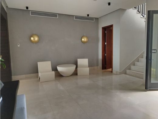Luxury home in Farallón, Distrito de La Pintada