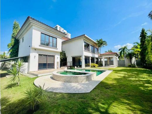 호화 저택 / Juan Díaz, Distrito de Antón