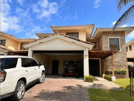 Luxury home in San Carlos, Distrito de San Carlos