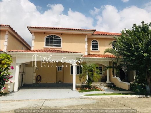 Luxury home in Juan Díaz, Distrito de Panamá