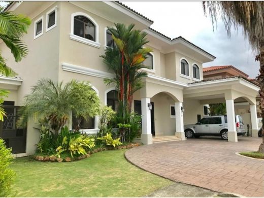 Luxus-Haus in Juan Díaz, Distrito de Antón