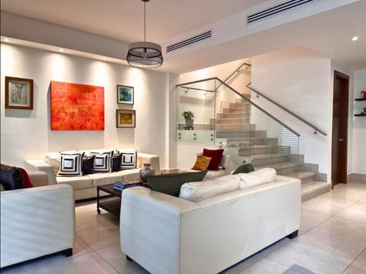 パナマシティ, Distrito de Panamáの高級住宅