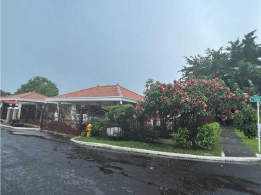Luxury home in Albrook, Distrito de Panamá