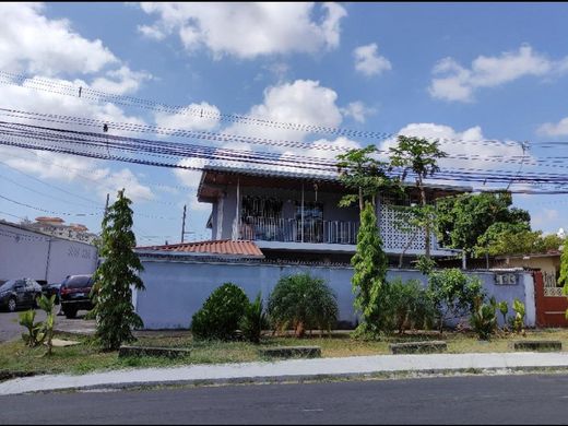 호화 저택 / Parque Lefevre, Distrito de Panamá
