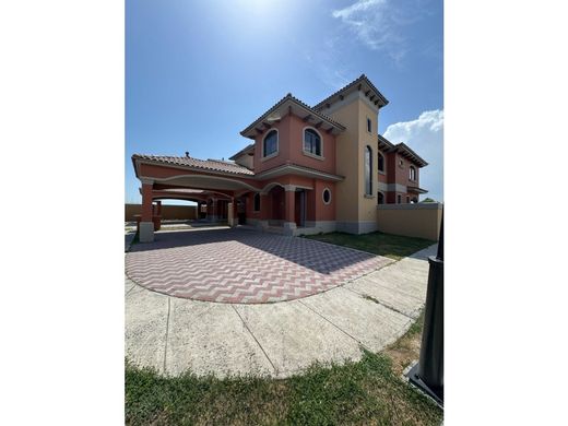 Casa di lusso a Juan Díaz, Distrito de Antón