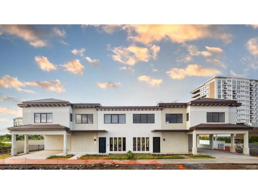 Luxury home in Juan Díaz, Distrito de Antón