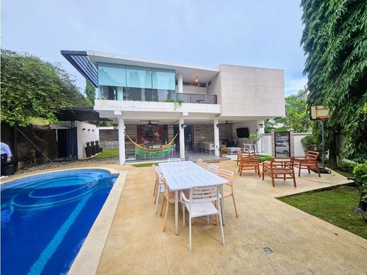 Casa de lujo en San Miguelito, Distrito San Miguelito