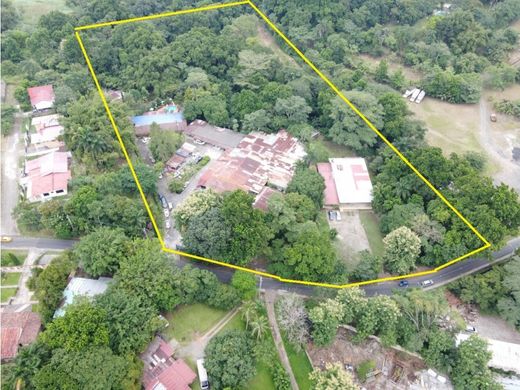 パナマシティ, Distrito de Panamáの土地