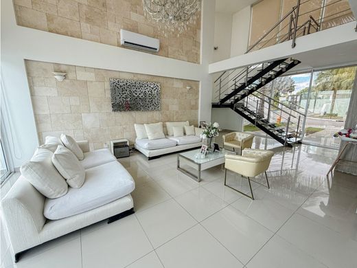 Casa de lujo en Juan Díaz, Distrito de Antón