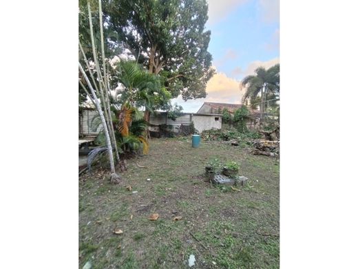 パナマシティ, Distrito de Panamáの土地