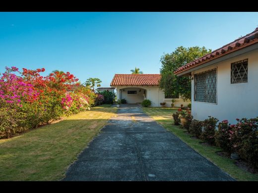 Casa de lujo en Farallón, Distrito de La Pintada