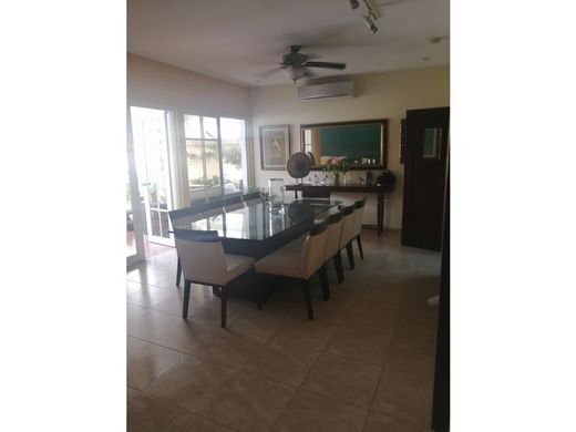 パナマシティ, Distrito de Panamáの高級住宅