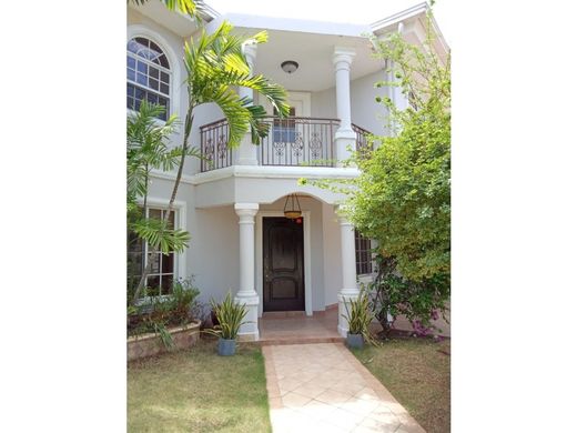 Πολυτελή κατοικία σε Juan Díaz, Distrito de Antón