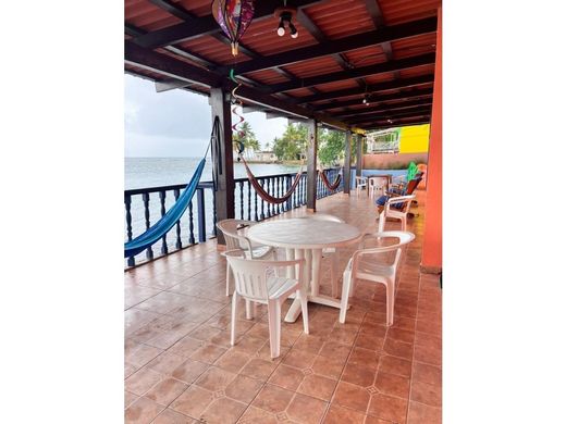 Luksusowy dom w Portobelo, Distrito de Portobelo