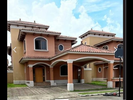 Πολυτελή κατοικία σε Juan Díaz, Distrito de Antón