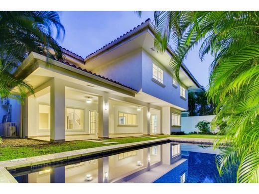 호화 저택 / Juan Díaz, Distrito de Antón