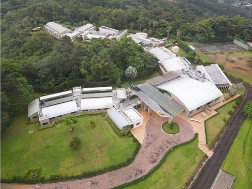Edificio en Cerro Azul, Distrito de Panamá