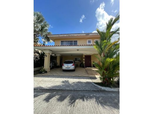 Casa de lujo en San Miguelito, Distrito San Miguelito