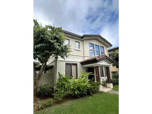 Luxury home in Albrook, Distrito de Panamá