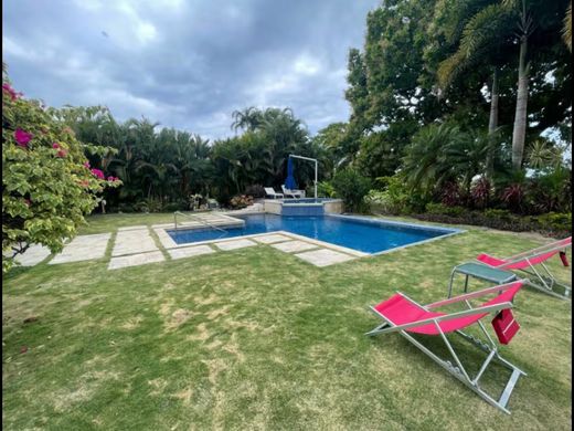 Lüks ev Antón, Distrito de Antón