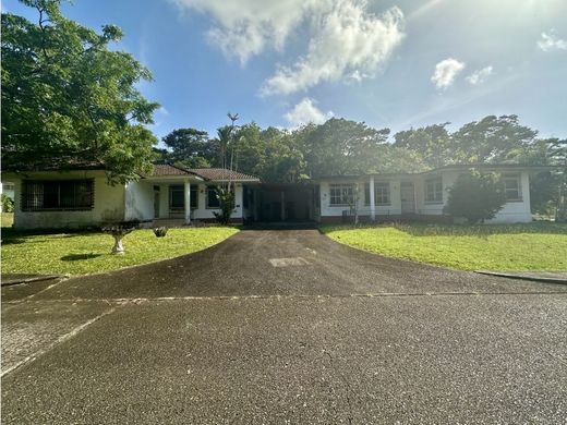 Duplex in Cristóbal, Distrito de Colón