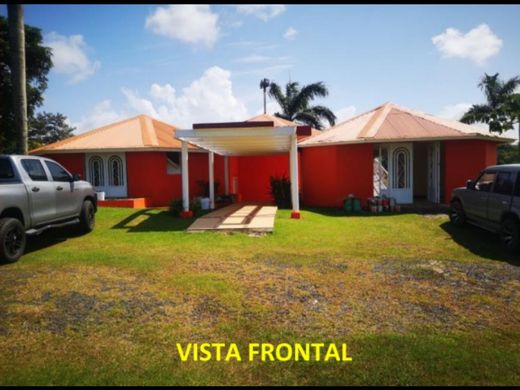 Luxury home in La Chorrera, Distrito de La Chorrera