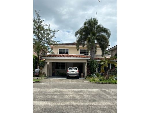 호화 저택 / Juan Díaz, Distrito de Antón