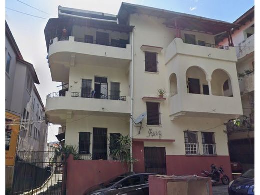 Residential complexes in Calidonia, Distrito de Soná