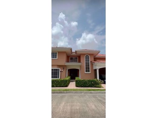 Luxury home in Juan Díaz, Distrito de Antón