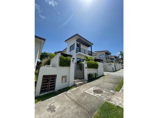 Duplex for rent per month in Arraiján