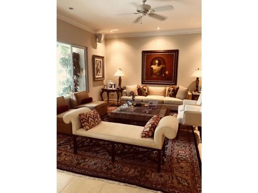 Casa de lujo en Juan Díaz, Distrito de Antón