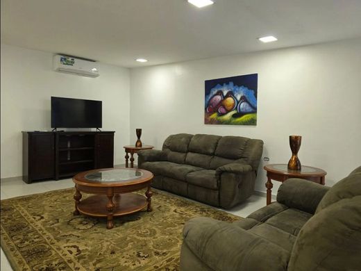 Lüks ev Cristóbal, Distrito de Colón