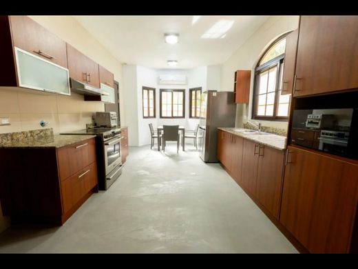 호화 저택 / Juan Díaz, Distrito de Antón