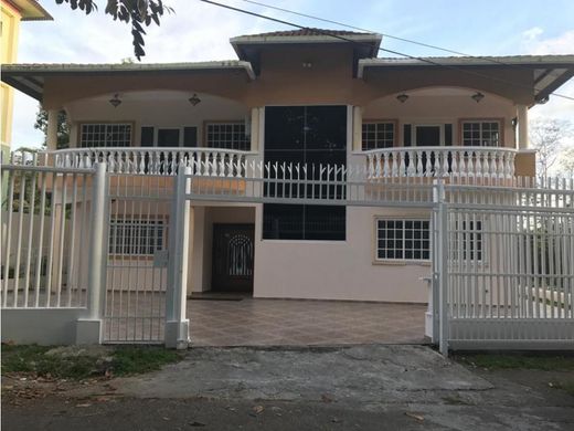 Luxury home in Cristóbal, Distrito de Colón