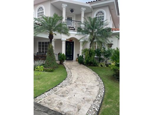 Casa de luxo - Juan Díaz, Distrito de Antón